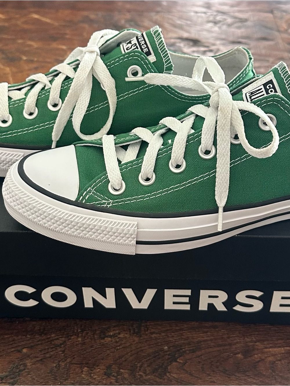 Converse Women/Men Green Low Top Canvas Sneakers - Picture 2 of 6